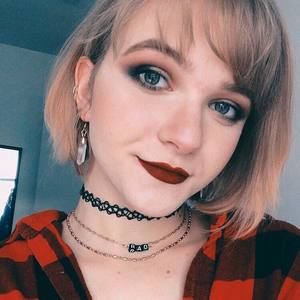 Meet your Posher, Becca